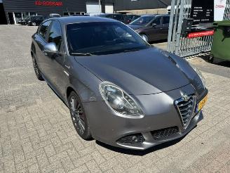 Vaurioauto  passenger cars Alfa Romeo Giulietta 1.6 JTD Distinctive 2013/11