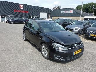 krockskadad bil auto Volkswagen Golf 1.0 TSI 2017/1