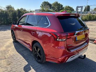 damaged passenger cars Mitsubishi Outlander 2.4 PHEV Intense S 2019/12