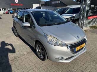 Coche accidentado Peugeot 208 1.2 5-drs Clima 2014/3