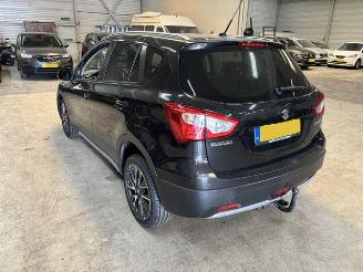 Damaged car Suzuki SX4 1.6 S-Cross Exec. automaat Pano 2016/6