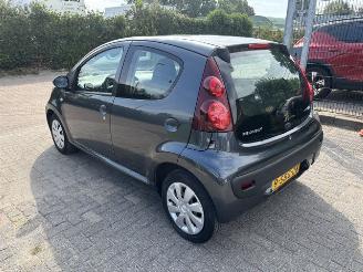 skadebil auto Peugeot 107 1.0 5-drs airco nap 2013/9