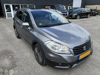 Voiture accidenté Suzuki SX4 1.6D S-Cross Exclusive Pano 2015/1