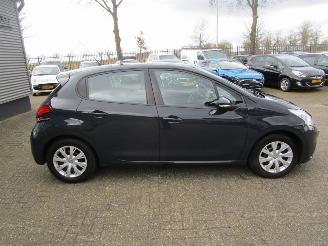 Peugeot 208 1.2 PURE TECH BLUE LION 5DRS picture 6