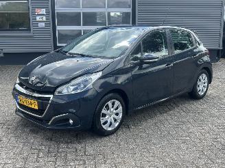 uszkodzony samochody osobowe Peugeot 208 1.2 Pure Tech Blue Lion 5drs 2017/11