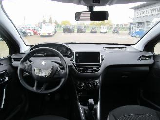 Peugeot 208 1.2 PURE TECH BLUE LION 5DRS picture 10