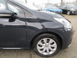 Peugeot 208 1.2 PURE TECH BLUE LION 5DRS picture 27