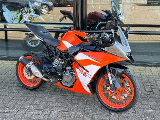 krockskadad bil motor KTM  RC 125 ABS 2019/3