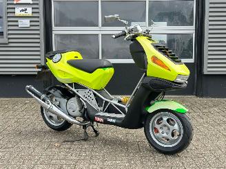 krockskadad bil bromfiets Italjet  Dragster 180 1998/1