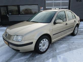 Avarii autoturisme Volkswagen Bora 1.6-16V 2001/10
