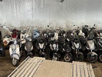 Overige  Partij 53 scooters picture 4