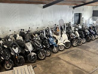 Overige  Partij 53 scooters picture 3