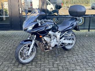 dommages motocyclettes  Yamaha FZ 6 Fazer  2004/1