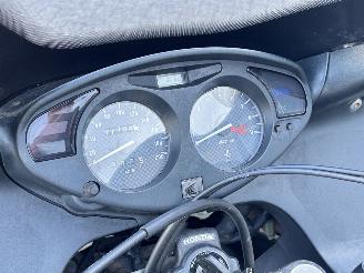 Honda  NT 650 Deauville picture 13