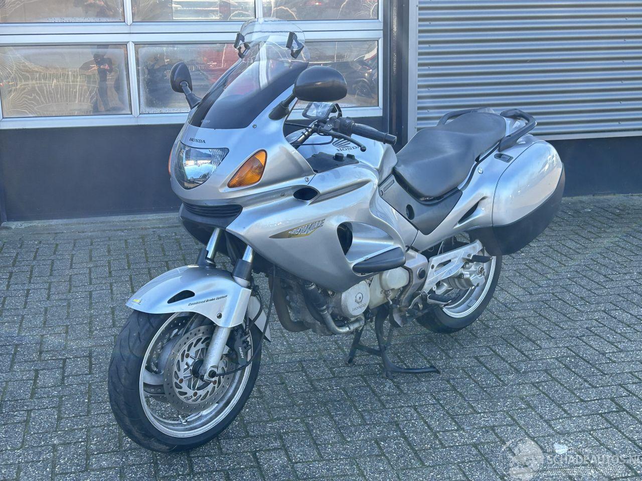 Honda  NT 650 Deauville