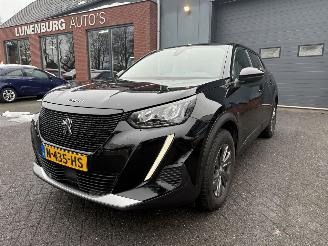Gebrauchtwagen PKW Peugeot e-2008 EV Active Pack 50 kWh (SUV 5-dr.) €9090,- EX BTW 2021/10