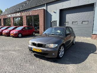 skadebil auto BMW 1-serie 120i High Executive AUTOMAAT  (Hatchback 5-dr.) 2006/10