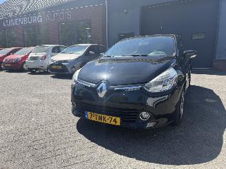 Vaurioauto  passenger cars Renault Clio 0.9 TCe Expression (Hatchback 5-dr.) 2014/3