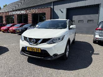 Damaged car Nissan Qashqai 1.2 Acenta (SUV 5-dr.) 2015/6