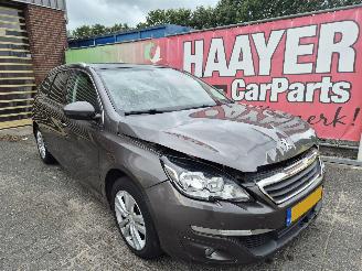 Schadeauto Peugeot 308 1.6 BlueHDI Blue Lease Executive 2014/7