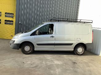 Schadeauto Peugeot Expert Zeer nette auto, start en loopt op 3 cilinders. 2015/9