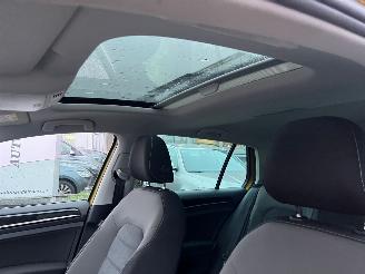 Volkswagen Golf R-Line Pano  AUTOMAAT 81KW picture 17