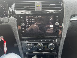 Volkswagen Golf Variant 2.0 TDI Highline Business R picture 18