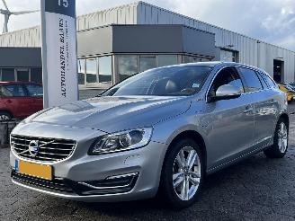 krockskadad bil auto Volvo V-60 2.4 D6 AWD Plug-In Hybrid Summum 2013/1