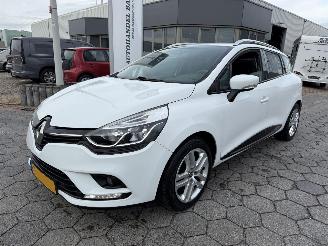 krockskadad bil auto Renault Clio Estate 1.5 dCi Ecoleader Life 2017/3