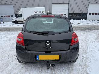 Renault Clio 1.6-16V INITIALE PARIS  PANO picture 5