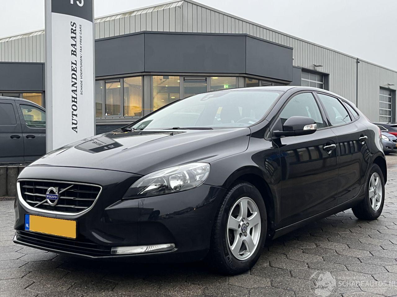 Volvo V-40 1.6 D2 Summum