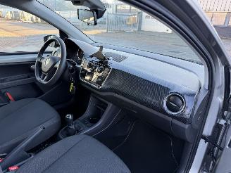 Volkswagen Up! 1.0 picture 19