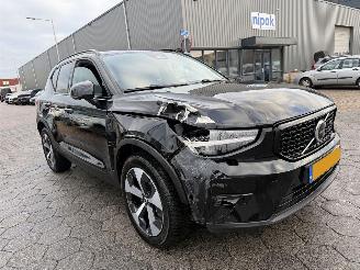 Volvo XC40 2.0 B4 Plus Dark picture 3