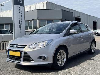 skadebil auto Ford Focus 1.6 TI-VCT First Edition 2014/6