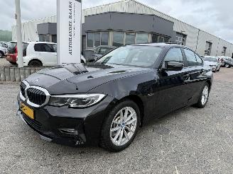 Damaged car BMW 3-serie 330e Business Edition Plus 2021/10
