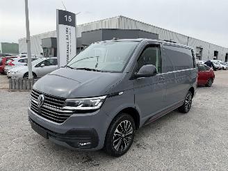 damaged commercial vehicles Volkswagen Transporter 150 PK Edition Autom 2024/1