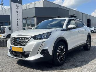 Damaged car Peugeot e-2008 EV Allure 50 kWh 2020/11