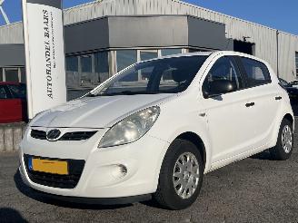 Vaurioauto  passenger cars Hyundai I-20 1.2i Business Edition 2010/6