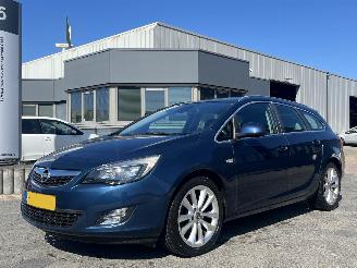 uszkodzony samochody osobowe Opel Astra Sports Tourer 1.6 Turbo Sport 2011/1