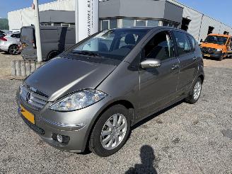 skadebil auto Mercedes A-klasse AUTOMAAT 170 Elegance 2005/9