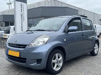 krockskadad bil auto Daihatsu Sirion 2 1.0-12V Premium 2009/3