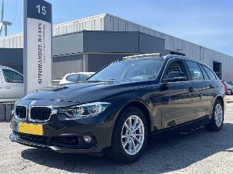 Voiture accidenté BMW 3-serie Touring 318i High Executive 2019/3