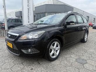 Vaurioauto  passenger cars Ford Focus Wagon 1.6 Comfort 2010/6
