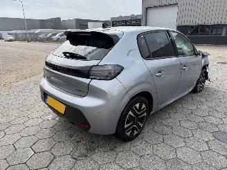 Vaurioauto  passenger cars Peugeot 208 1.2 Hybrid 110 e-DCS6 Allure 2026/3