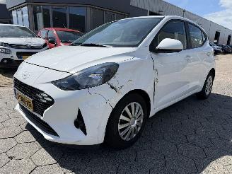 uszkodzony samochody osobowe Hyundai I-10 1.0 Comfort 2023/10