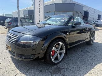 Vaurioauto  passenger cars Audi TT Roadster Quattro 225 PK 1.8 5V Turbo 2001/1