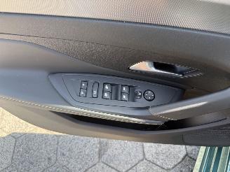 Peugeot 308 SW 1.6 Plug-in Hybrid 195 GT picture 16