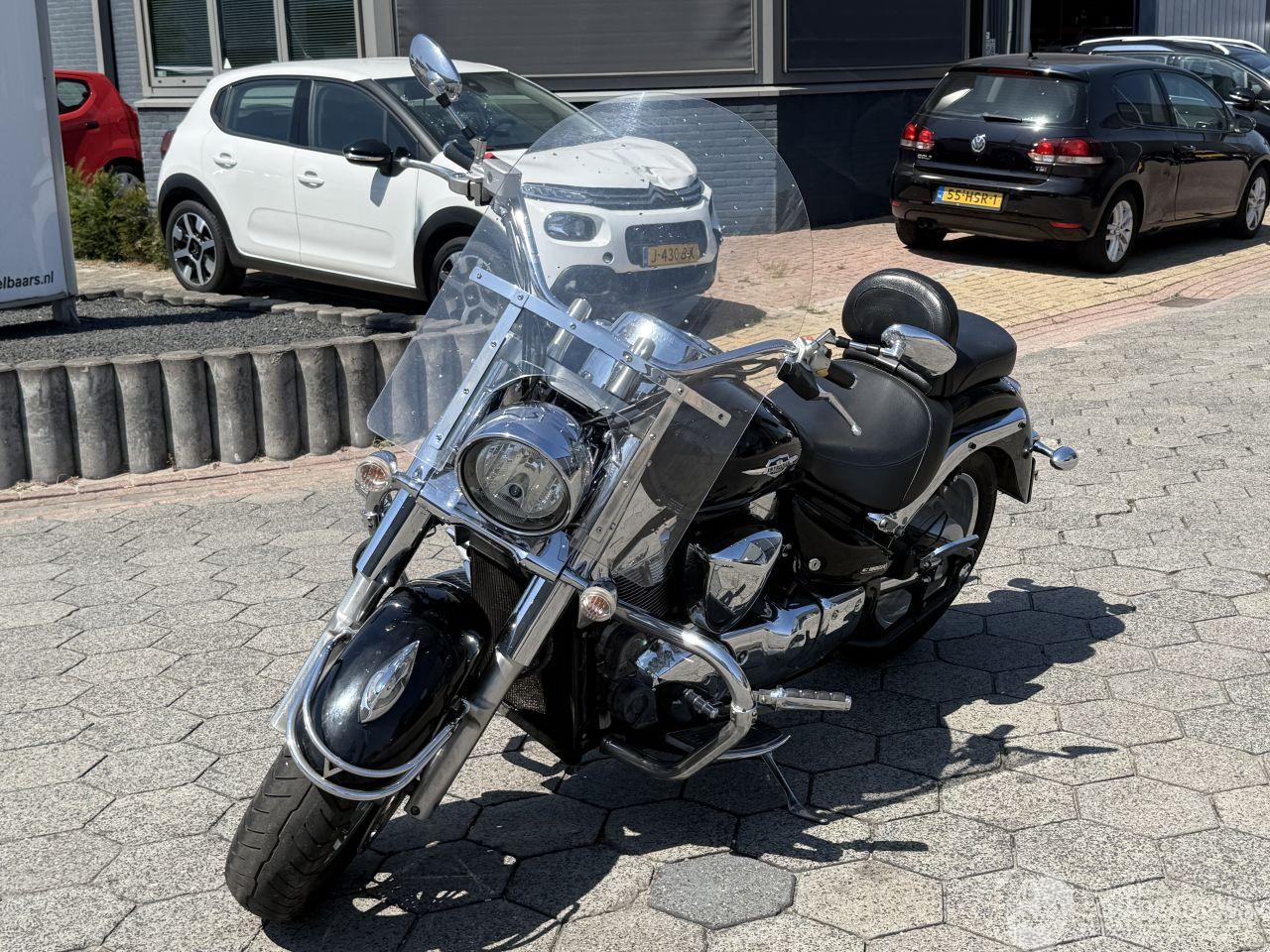 Suzuki M1800R Chopper Intruder