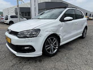 krockskadad bil auto Volkswagen Polo Panoramadak AUTOMAAT TSI Highline 2015/3