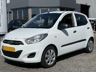 damaged passenger cars Hyundai I-10 1.1 i-Drive 2013/10